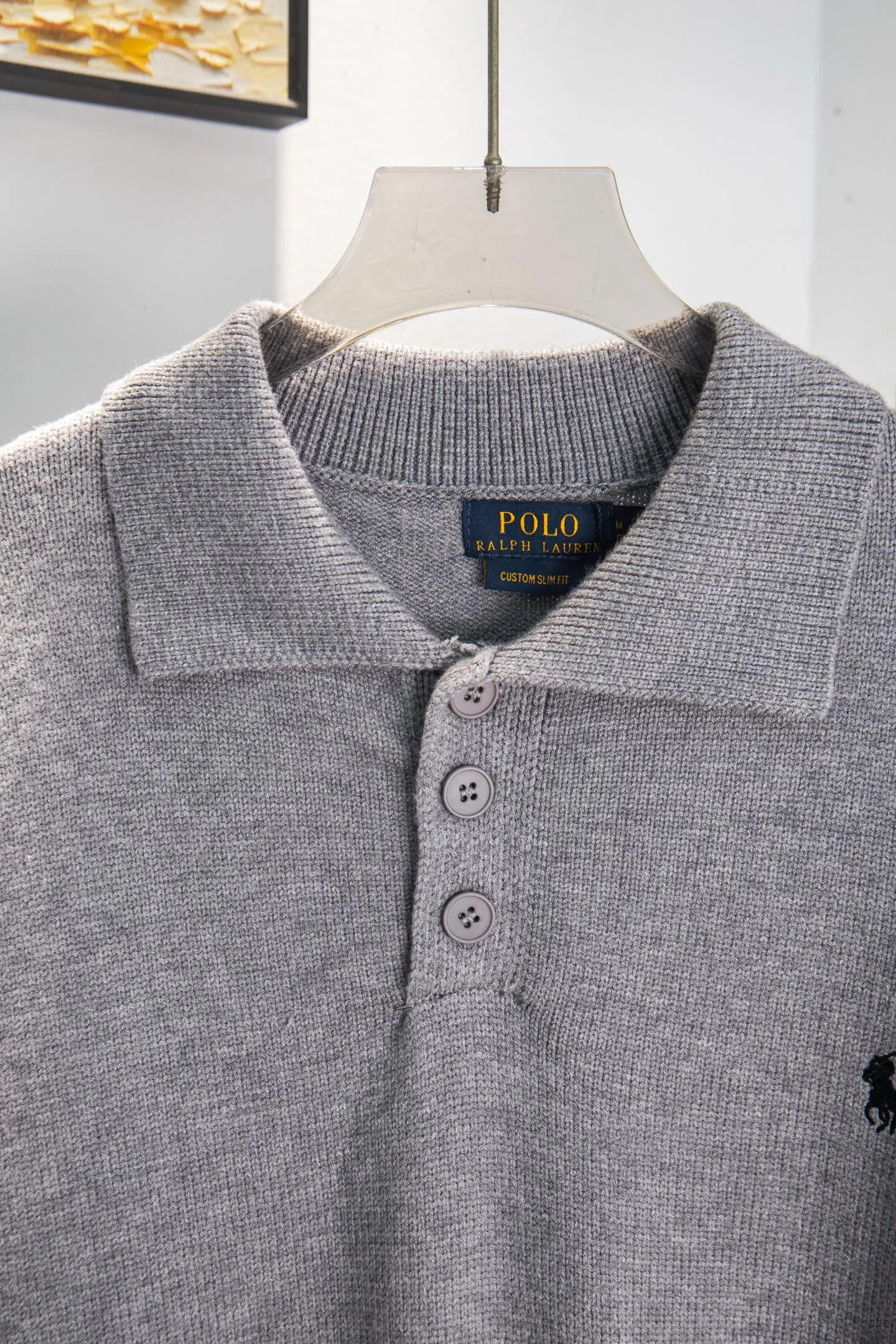 P230 Style number: Y258 Ralph Lauren POLO twist button open-chest sweater is a limited edition every year. There won’t be many styles in the store! Ralph Lauren men's half-button sweater. The shape is really nice. It can be worn alone or as a coat. It can be worn outside the inner layer. It is versatile and looks good. Tag, hanging grain, washable, packaging bag, full set of accessories. The appearance is quite high. The workmanship is super exquisite. Color: navy, gray, apricot, navy. Size: S M L XL